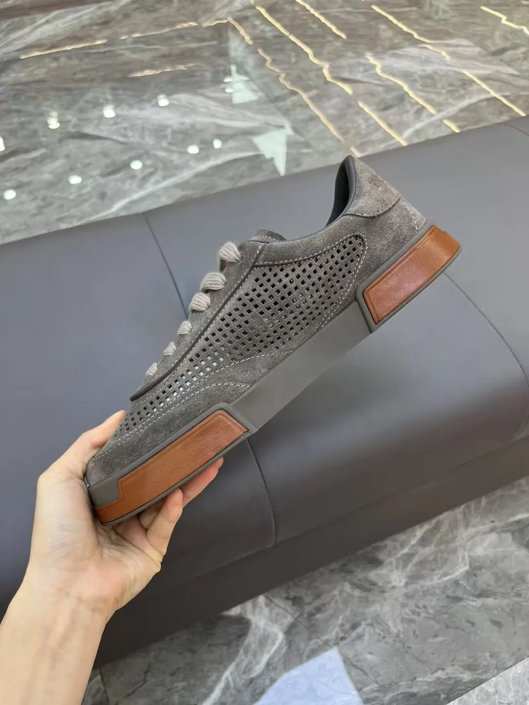 Men's shoes 💰460 [New style] 🐝🐝⚠️[DG] ⚠️High grade, top craftsmanship ⚠️Men's casual style, regular size 39 to 44 (45 can be customized ⚠️D &G Fashionable and casual style, unique design style! Fully original single-layer calfskin hollow design, inner calfskin latex back foot! Exclusive for summer! Original TPU outsole! Look at the details of the quality, and it can stand up to all kinds of tests!